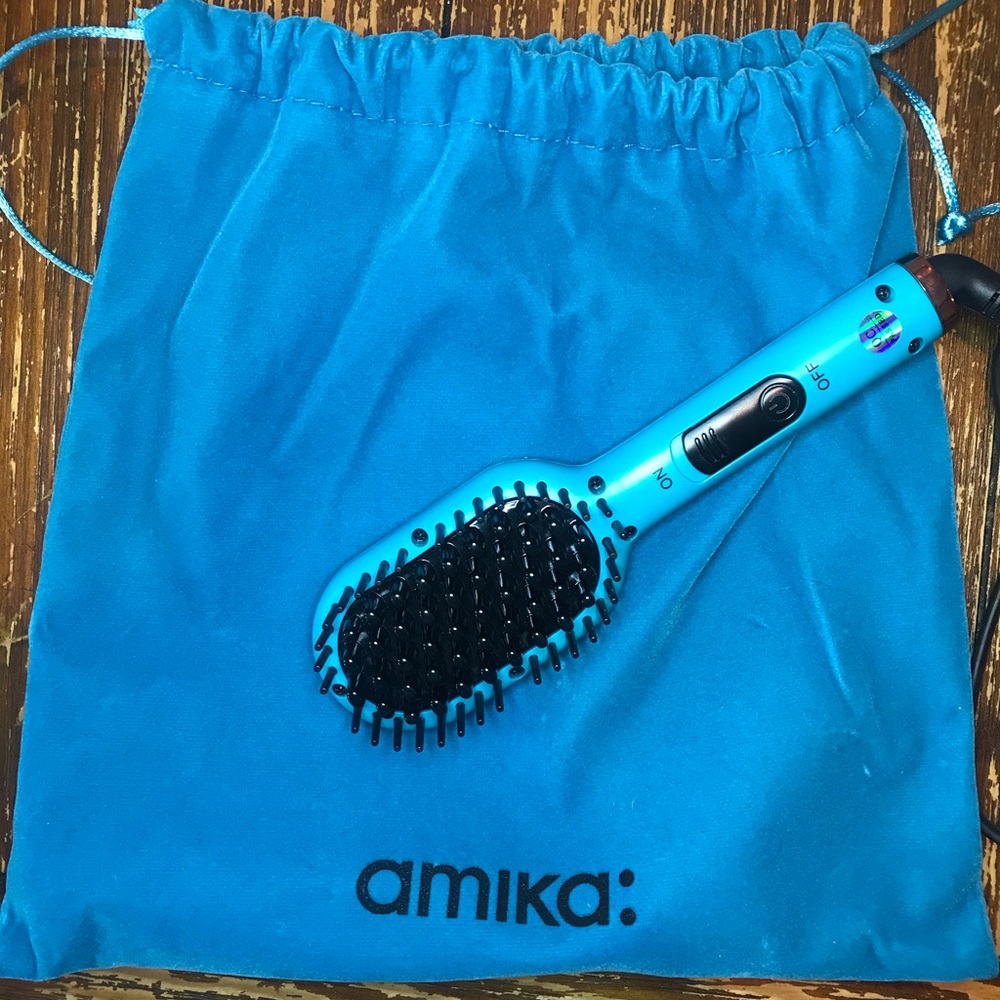 Amika Mini Straightening Brush